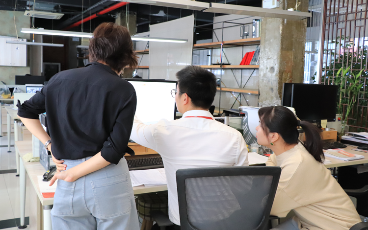 像蚂蚁般勤劳工作，似蝴蝶般快乐生活