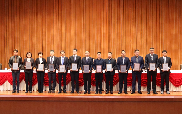 开年见喜 | 红蚂蚁装饰集团荣获主导产业领军企业荣誉称号！